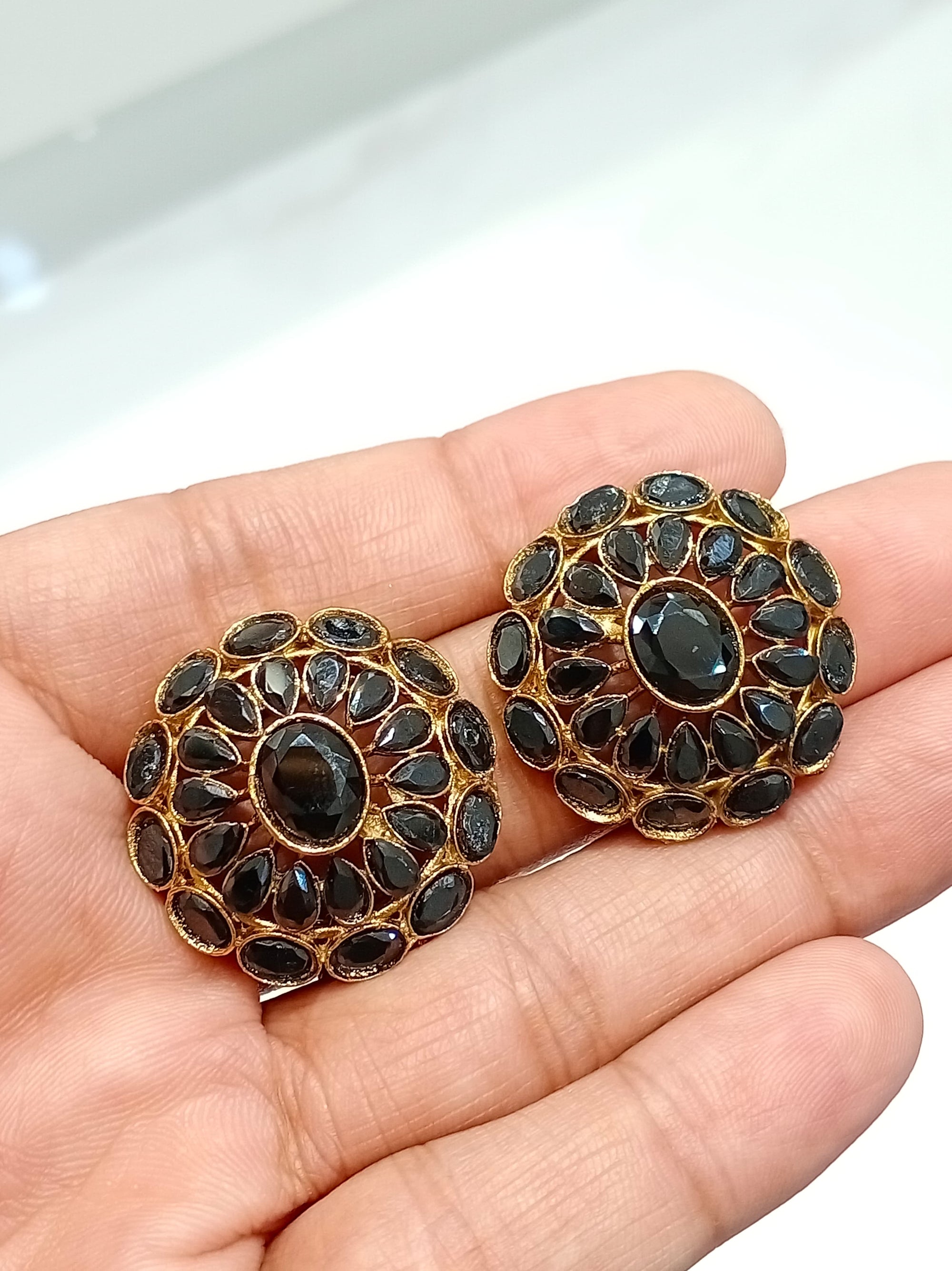 Neelaya Earstuds
