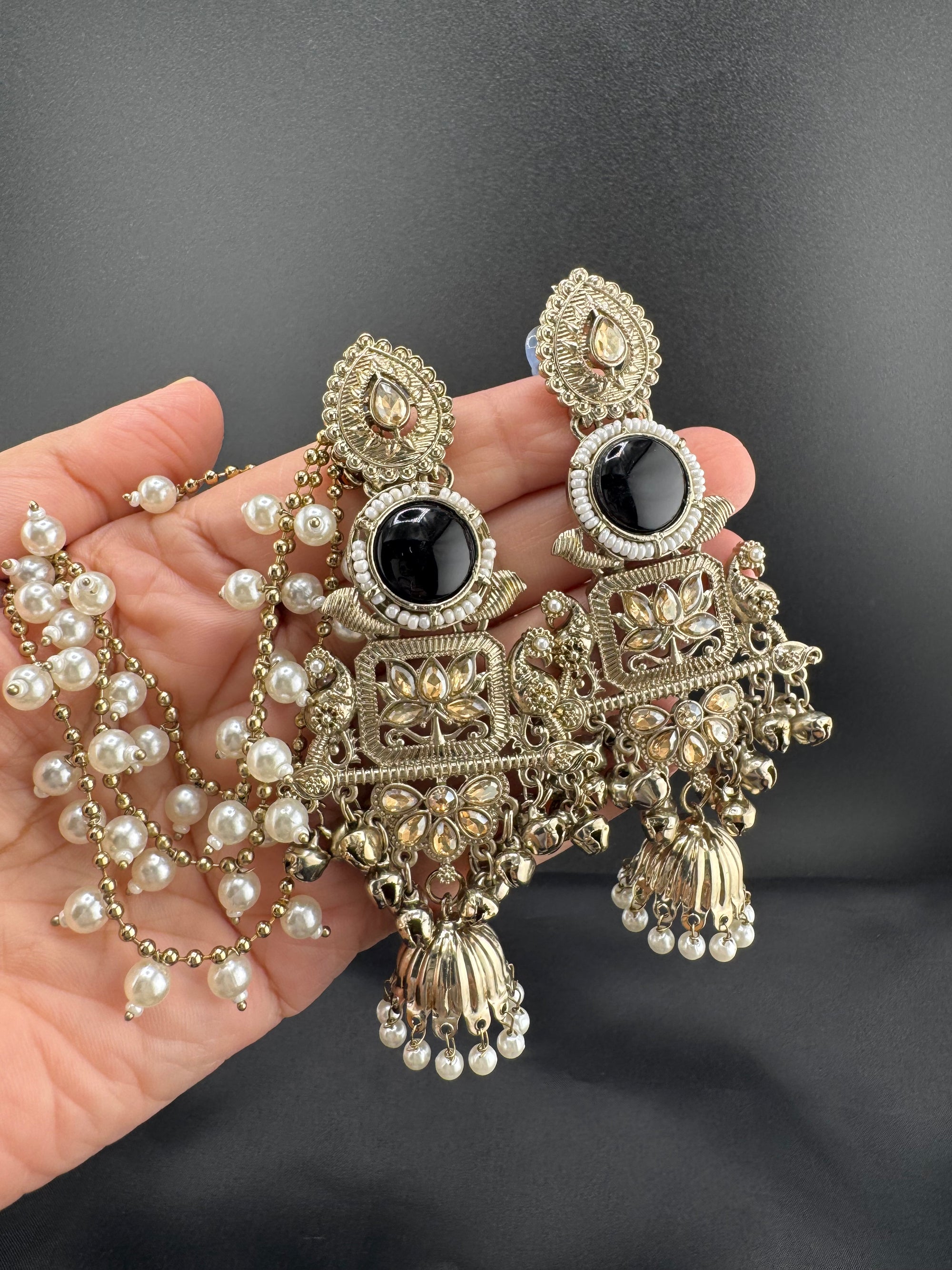 kashmiri jhumka with Sahara