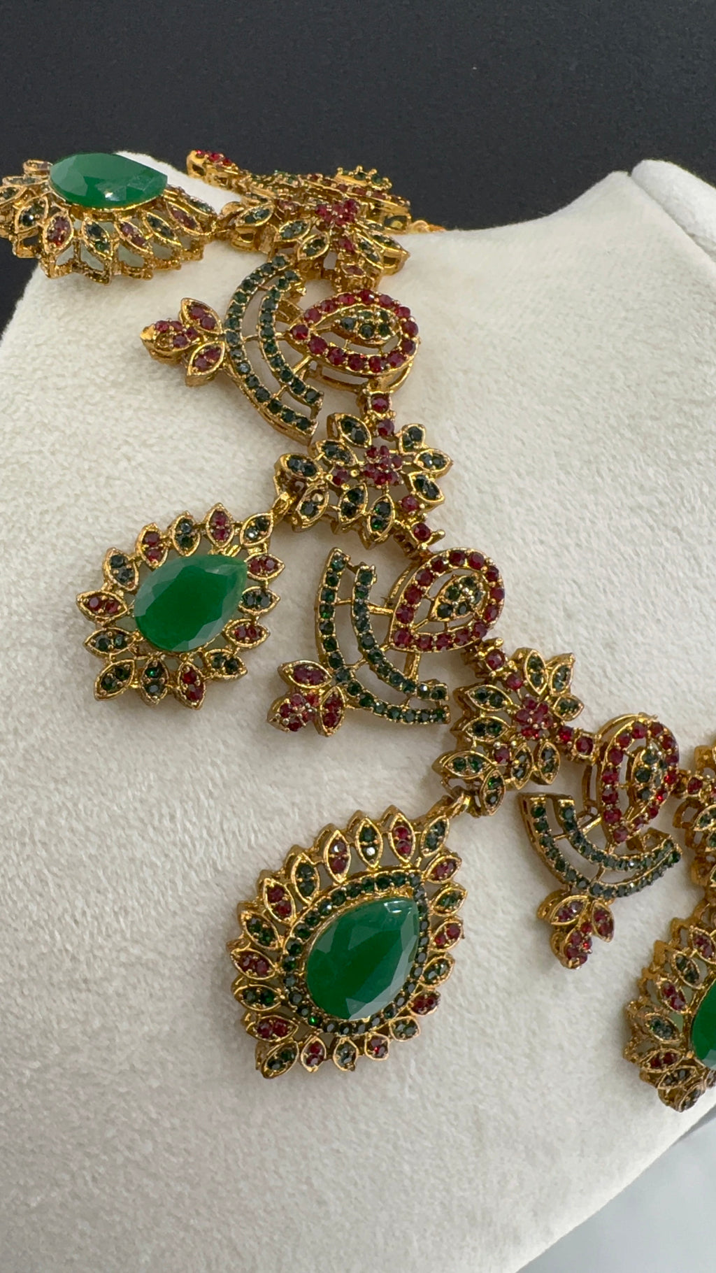 Green stone set