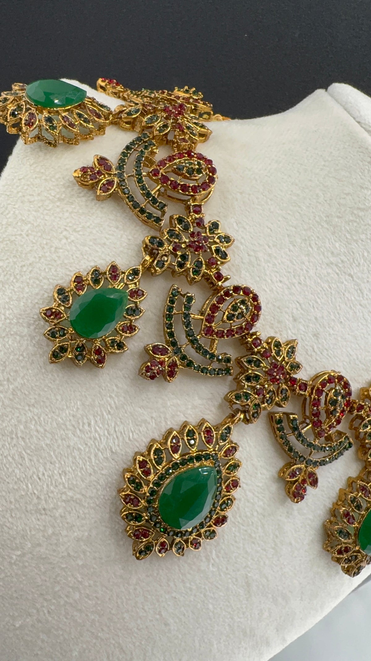 Green stone set