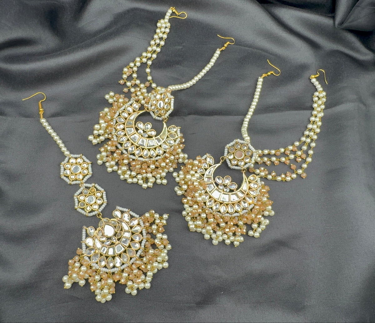 kunden earrings with maang tikka