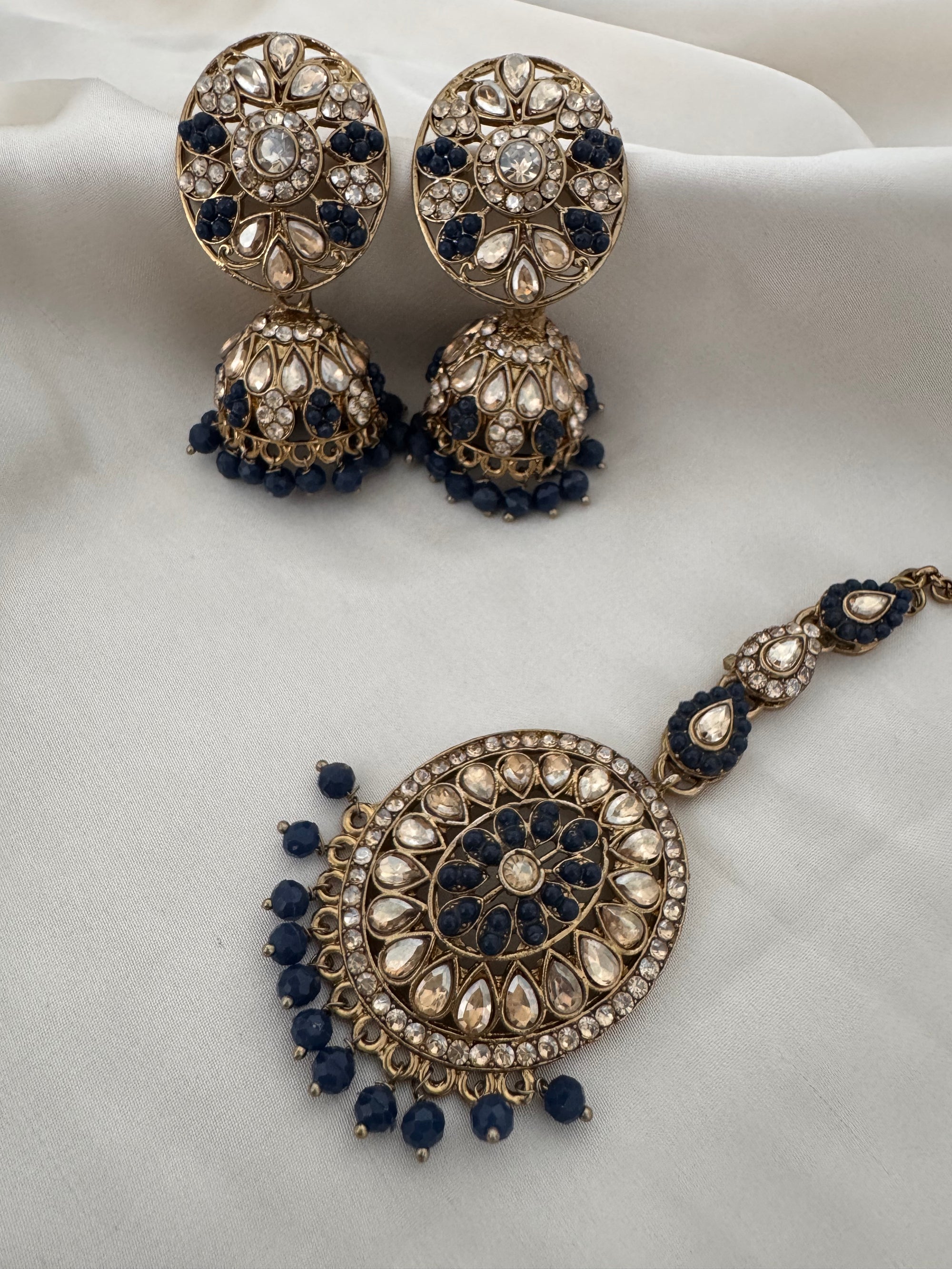 jhumkas with tikka set