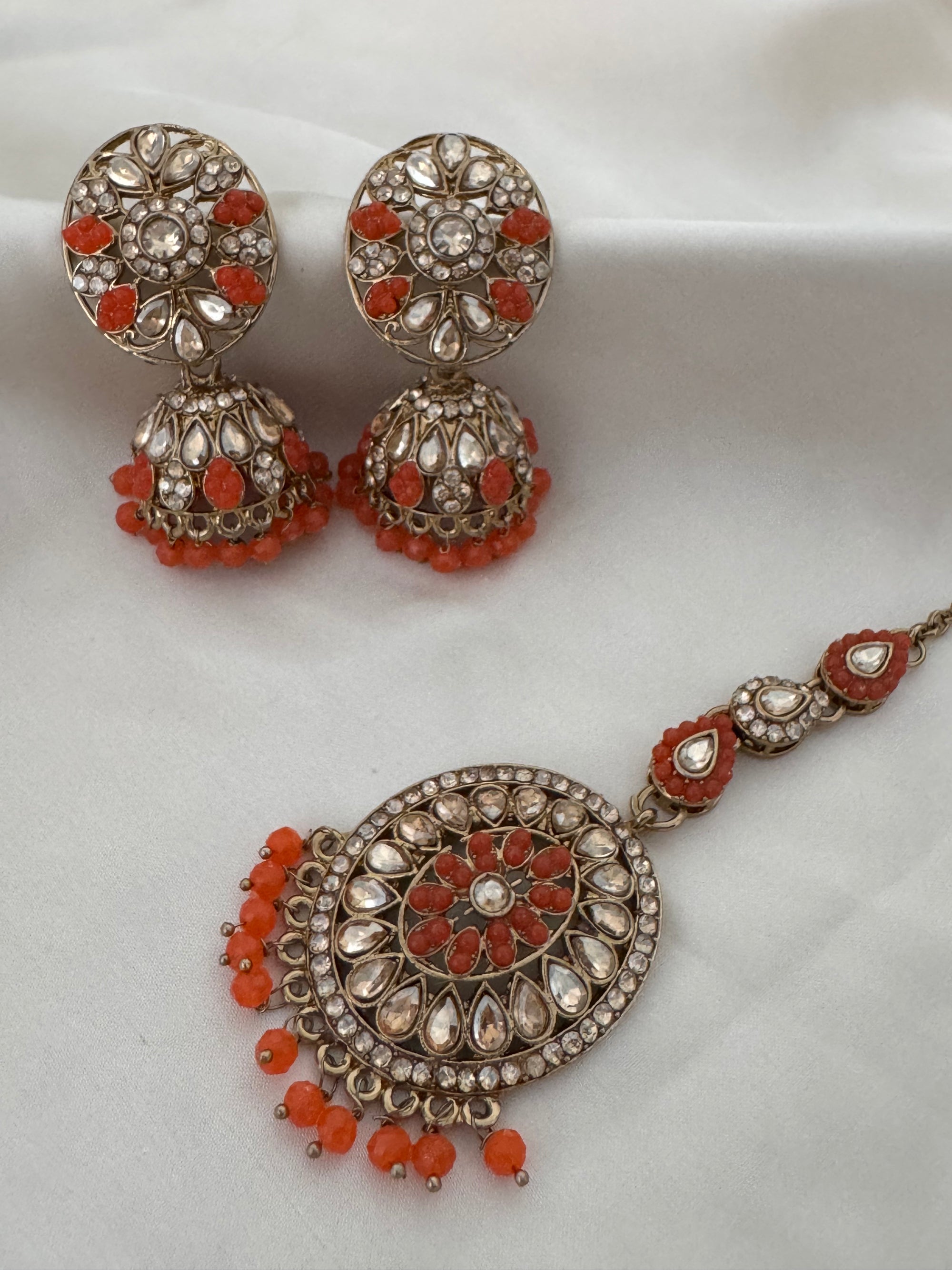 jhumkas with tikka set