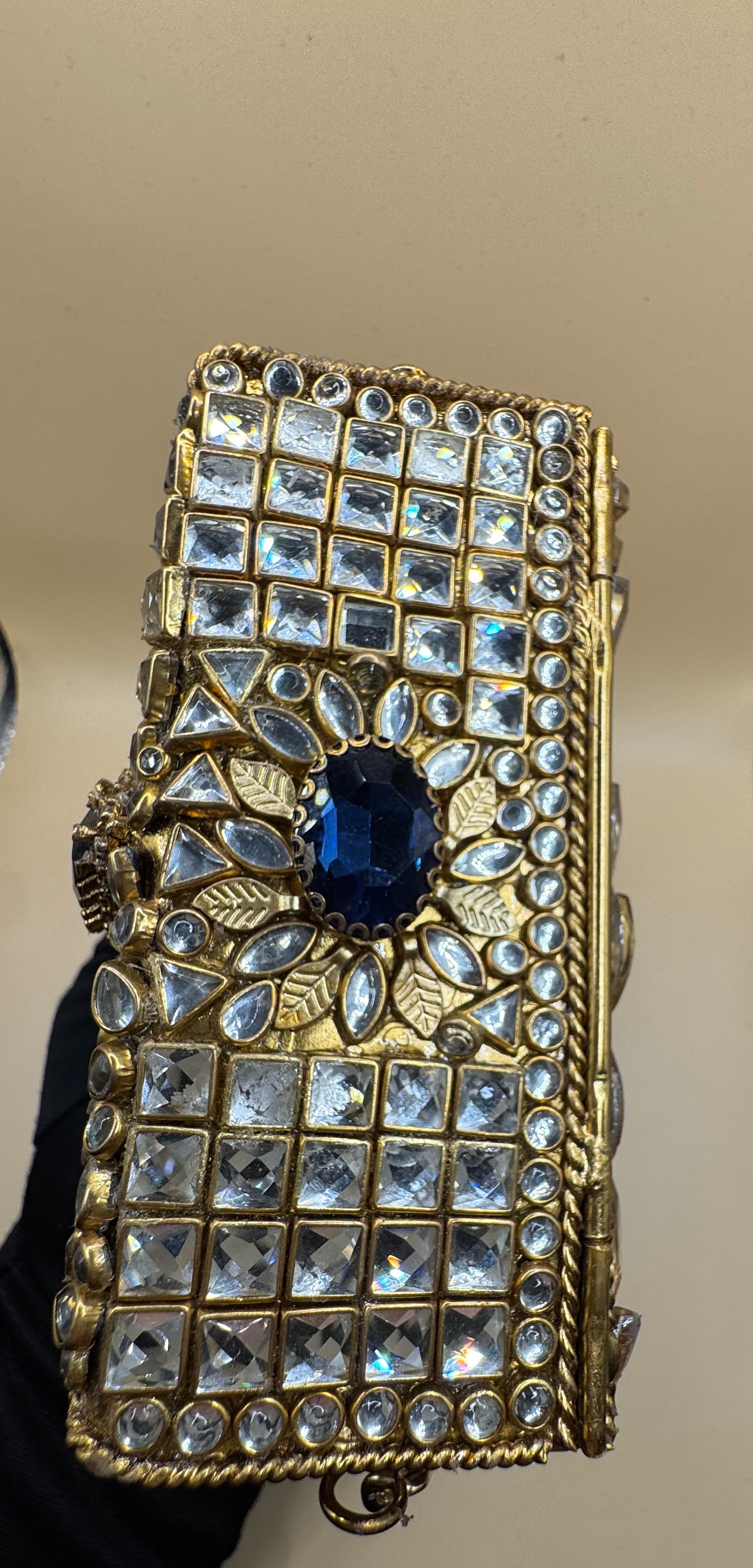 Kundan Metal Clutches