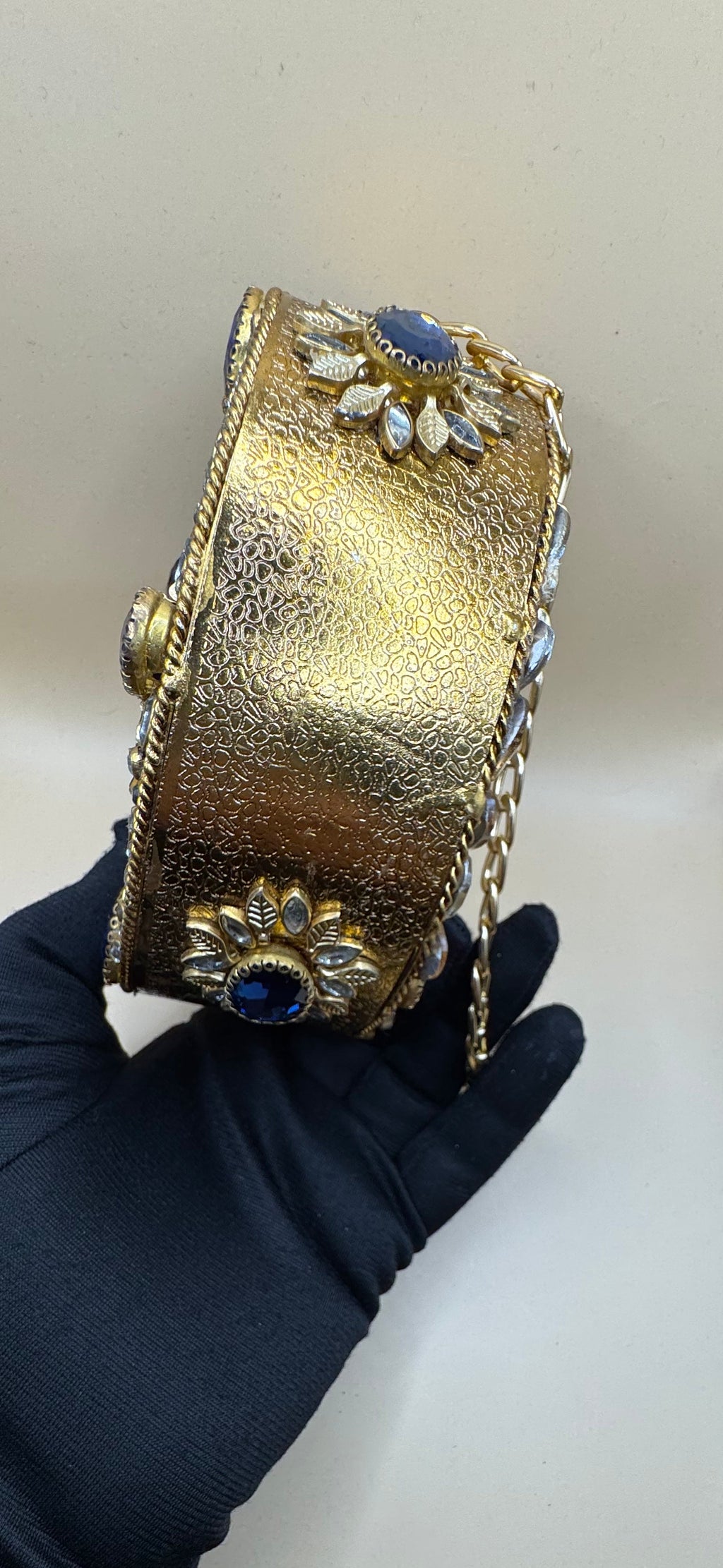 Kundan Metal Clutches
