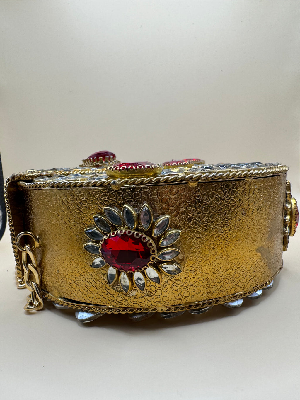 Kundan Metal Clutches