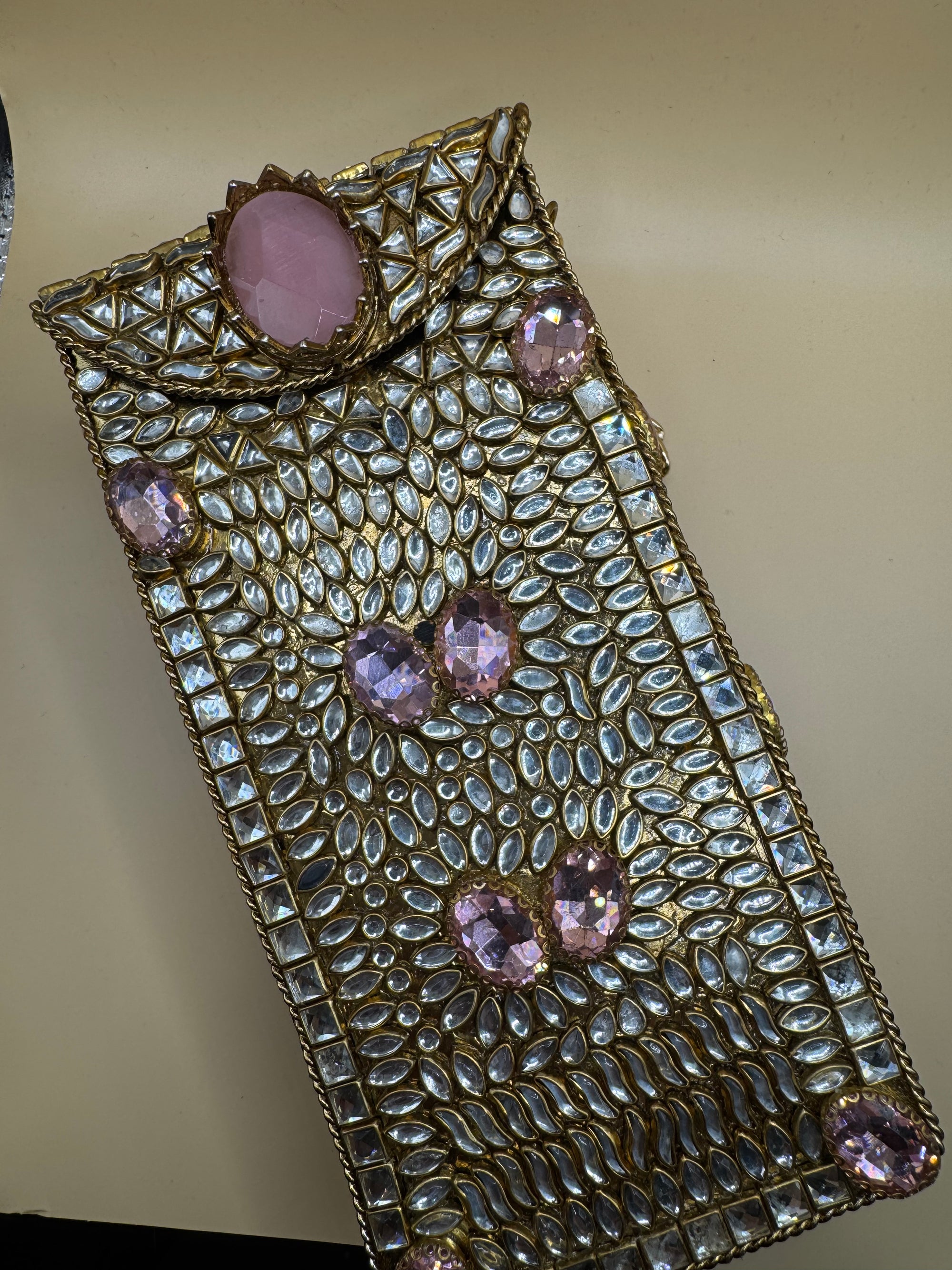 Luxurious clutch