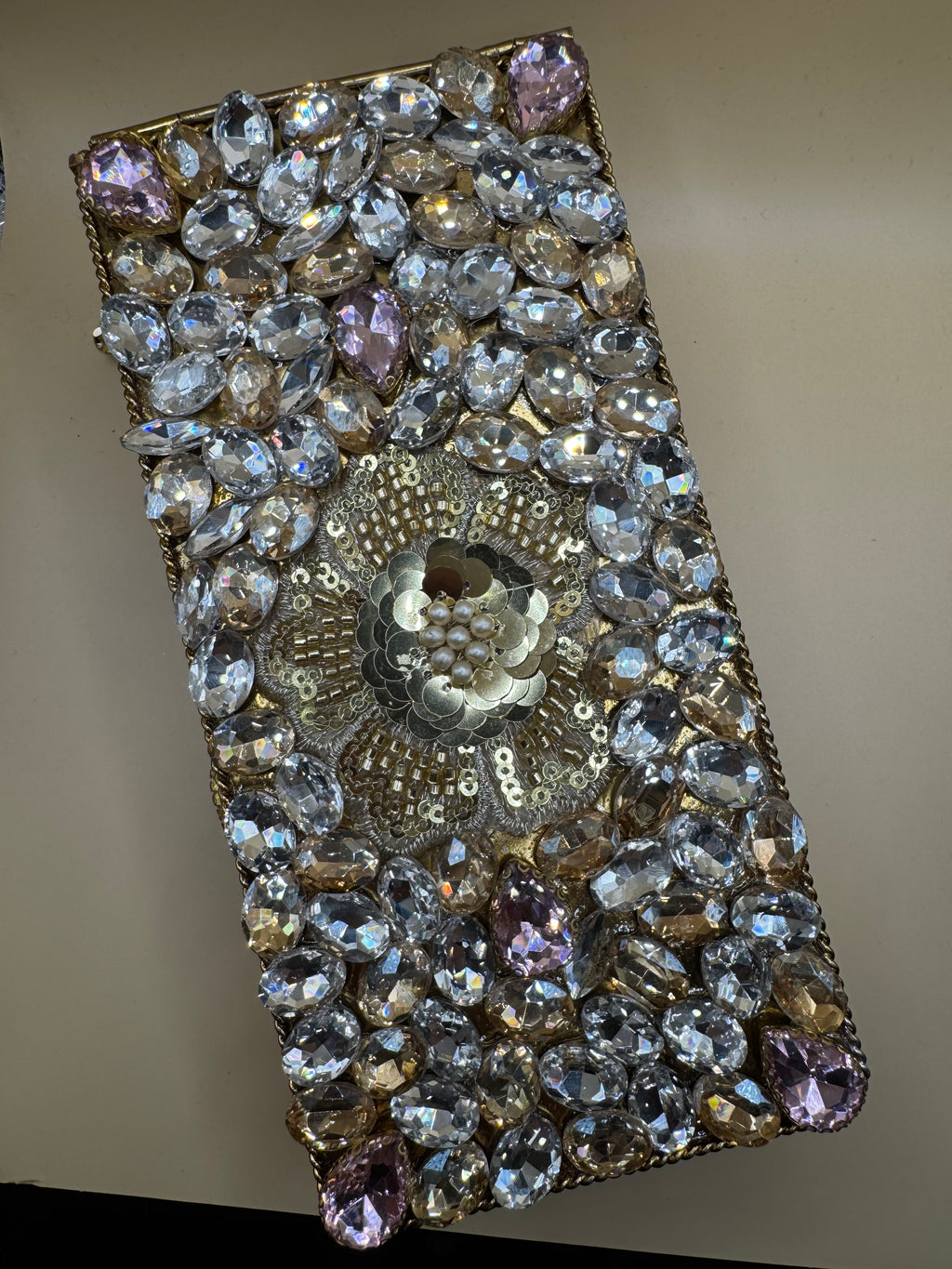 Luxurious clutch