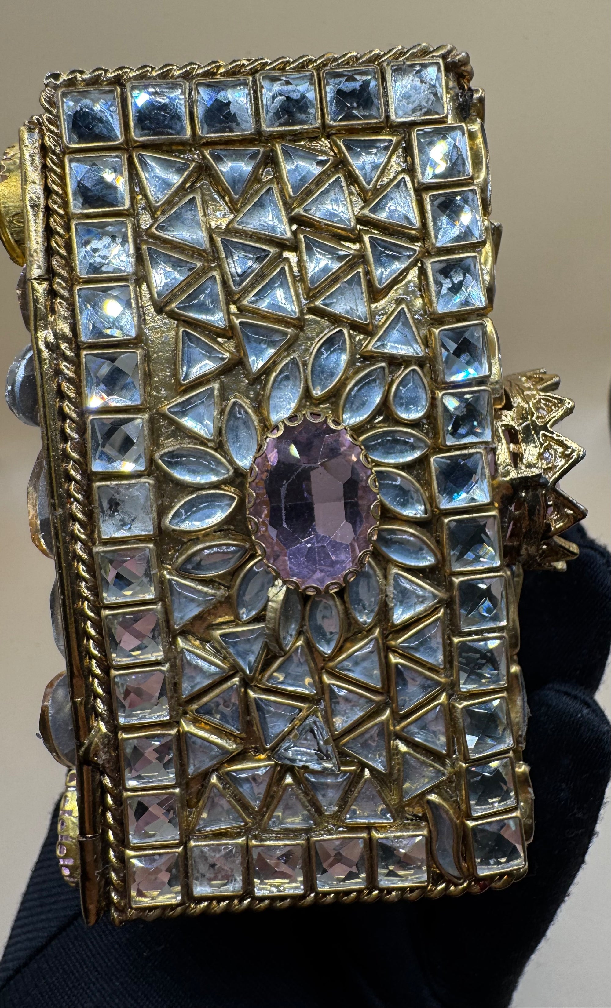 Luxurious clutch