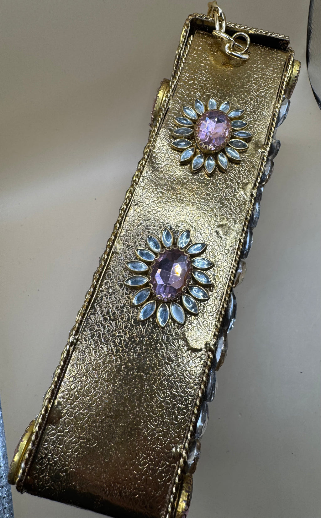 Luxurious clutch