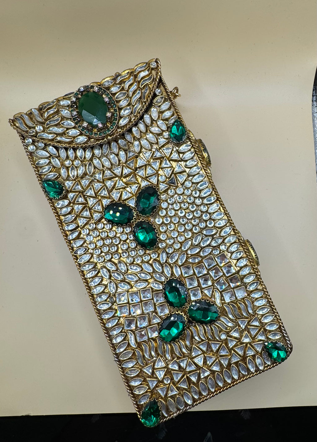 Luxurious clutch