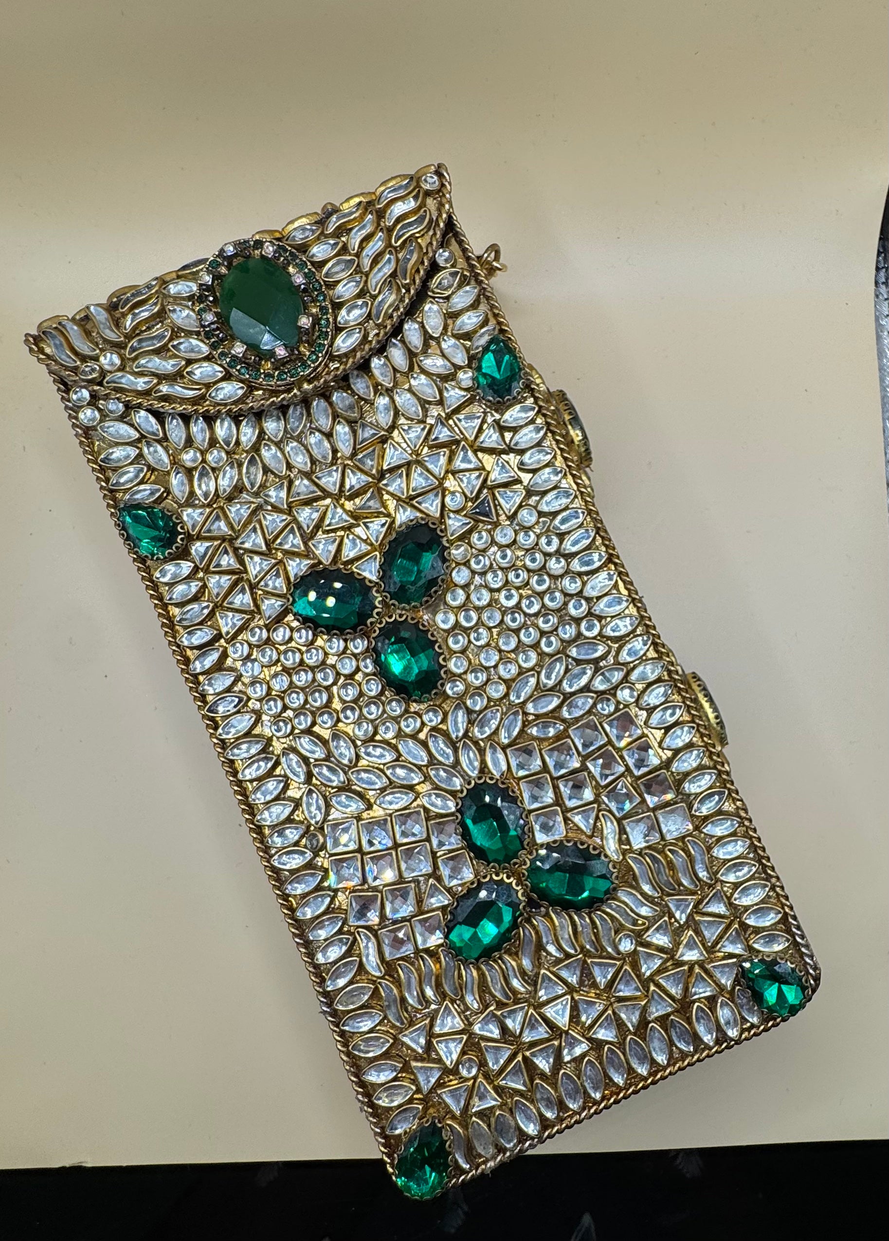 Luxurious clutch