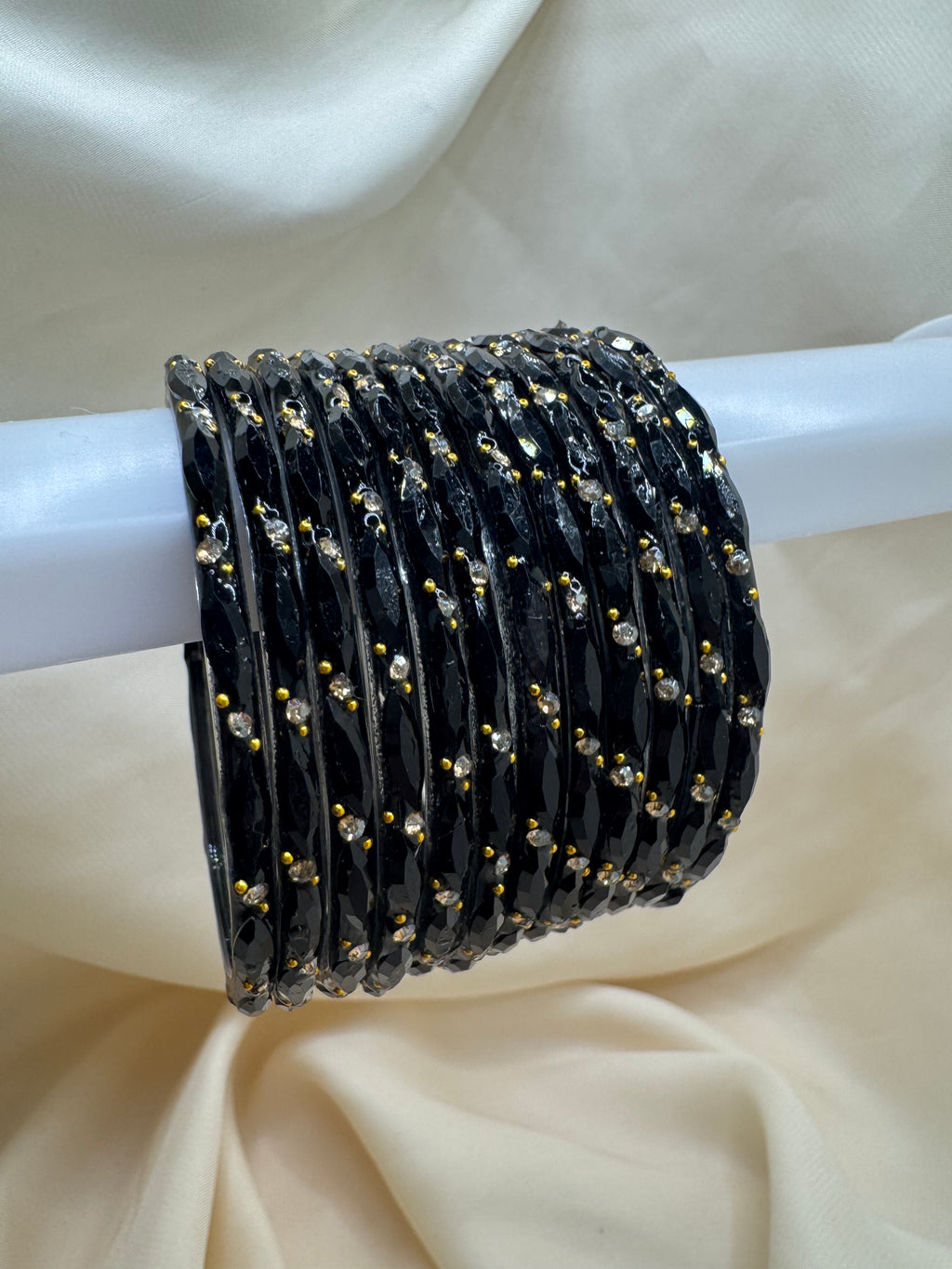 GLASS RAINDROP BANGLES ONE STONE