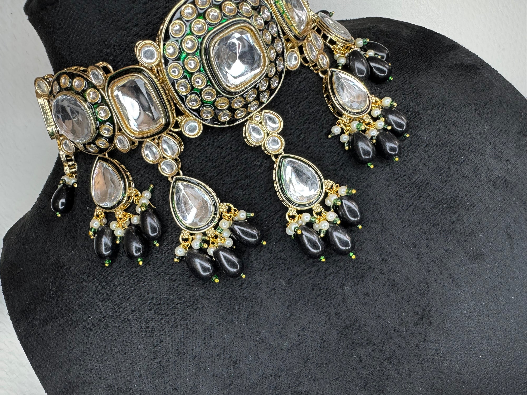 KUNDEN CHOKER SET BLACK BEADS