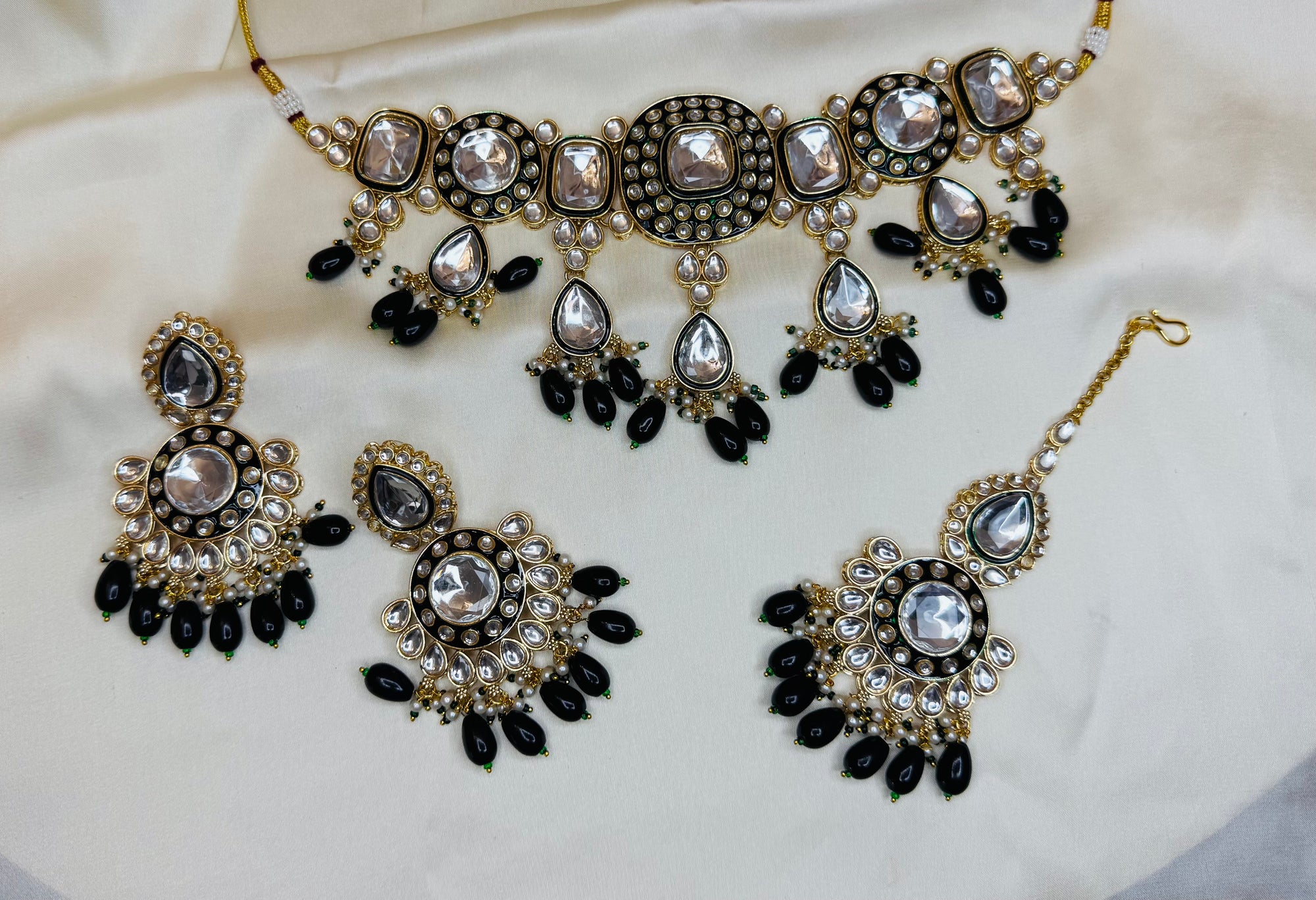 KUNDEN CHOKER SET BLACK BEADS