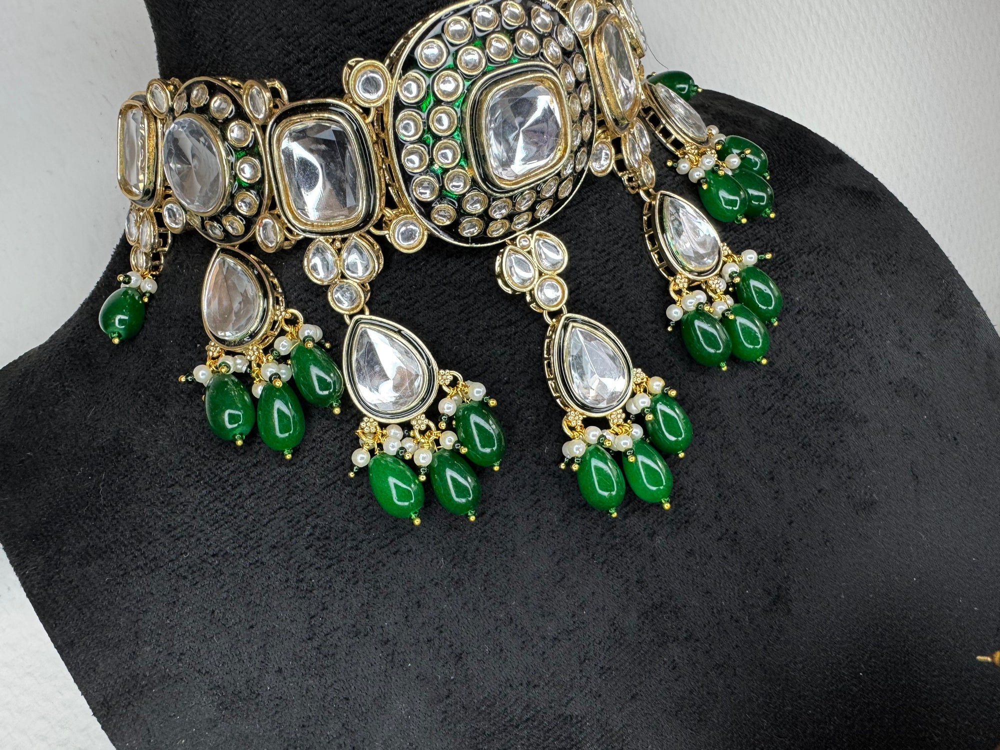 KUNDEN CHOKER SET GREEN BEADS