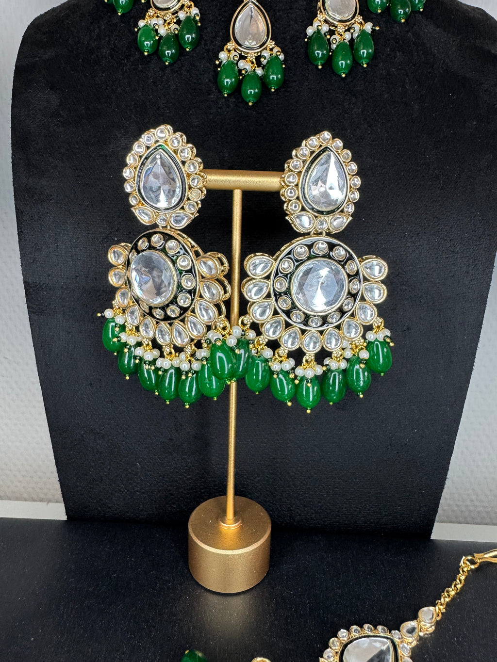 KUNDEN CHOKER SET GREEN BEADS