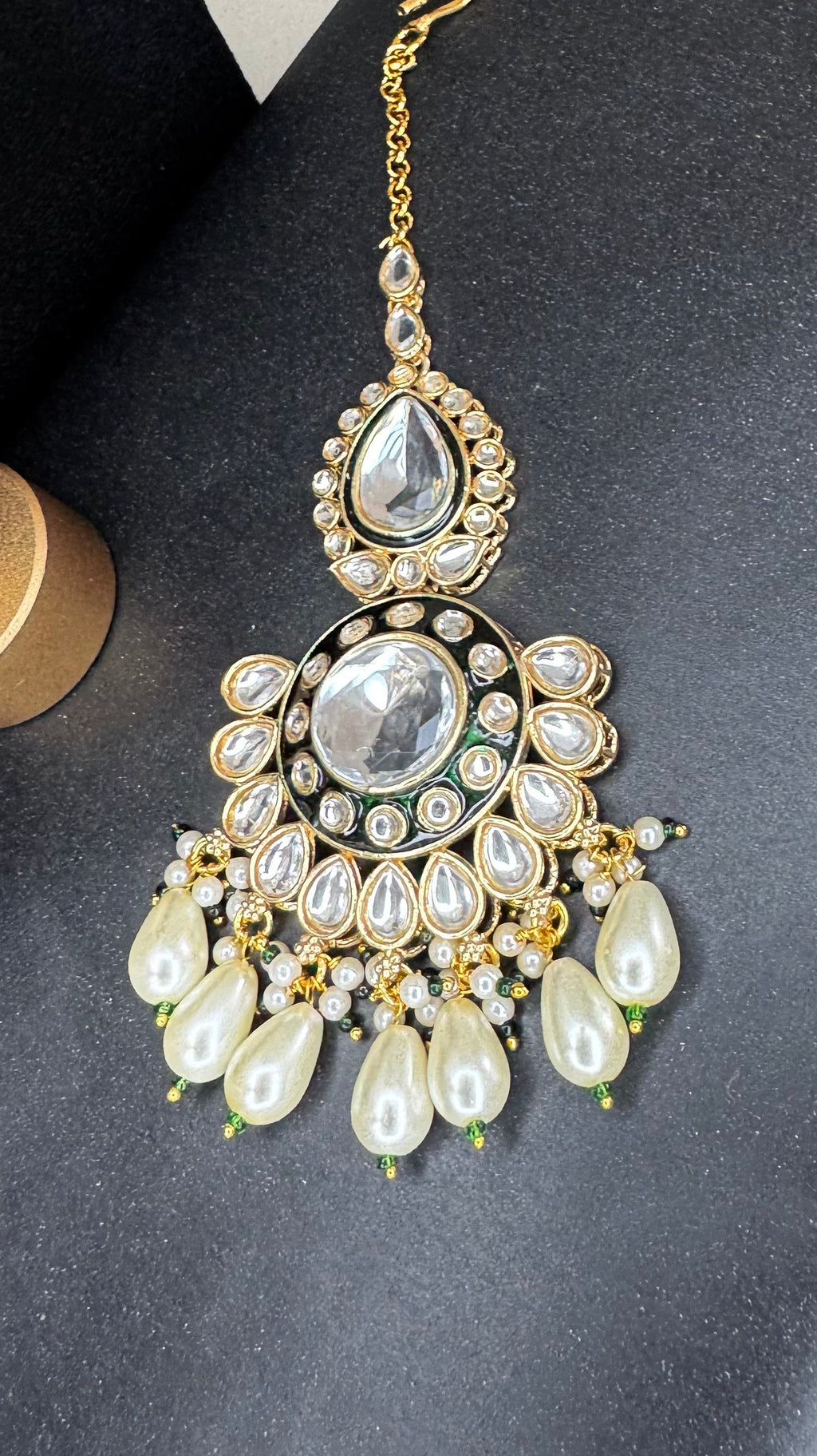 KUNDEN CHOKER SET WHITE PEARLS