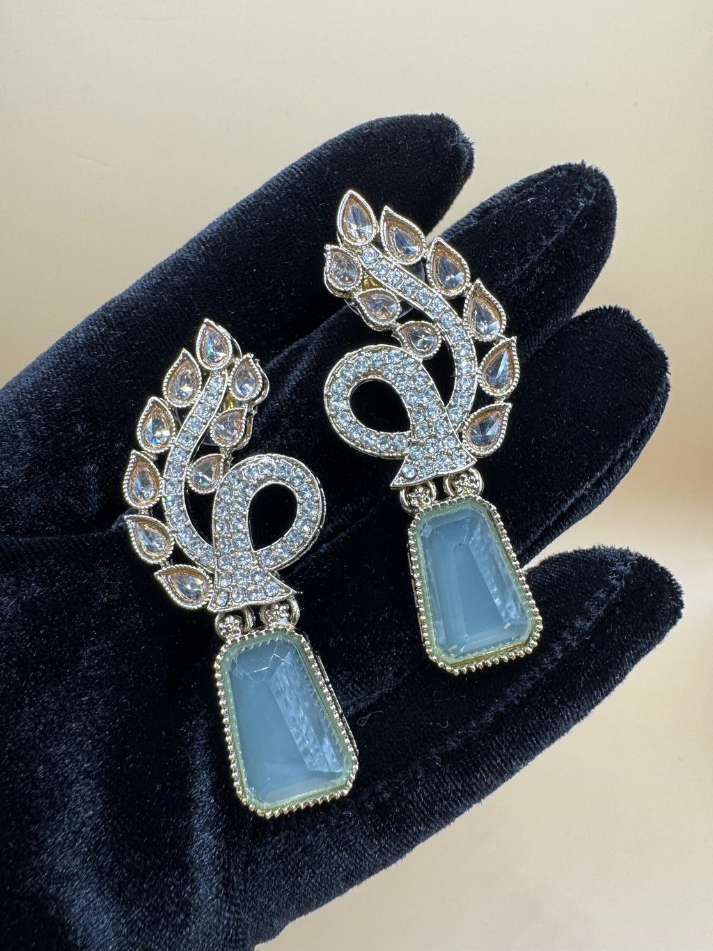 STONES EARRINGS