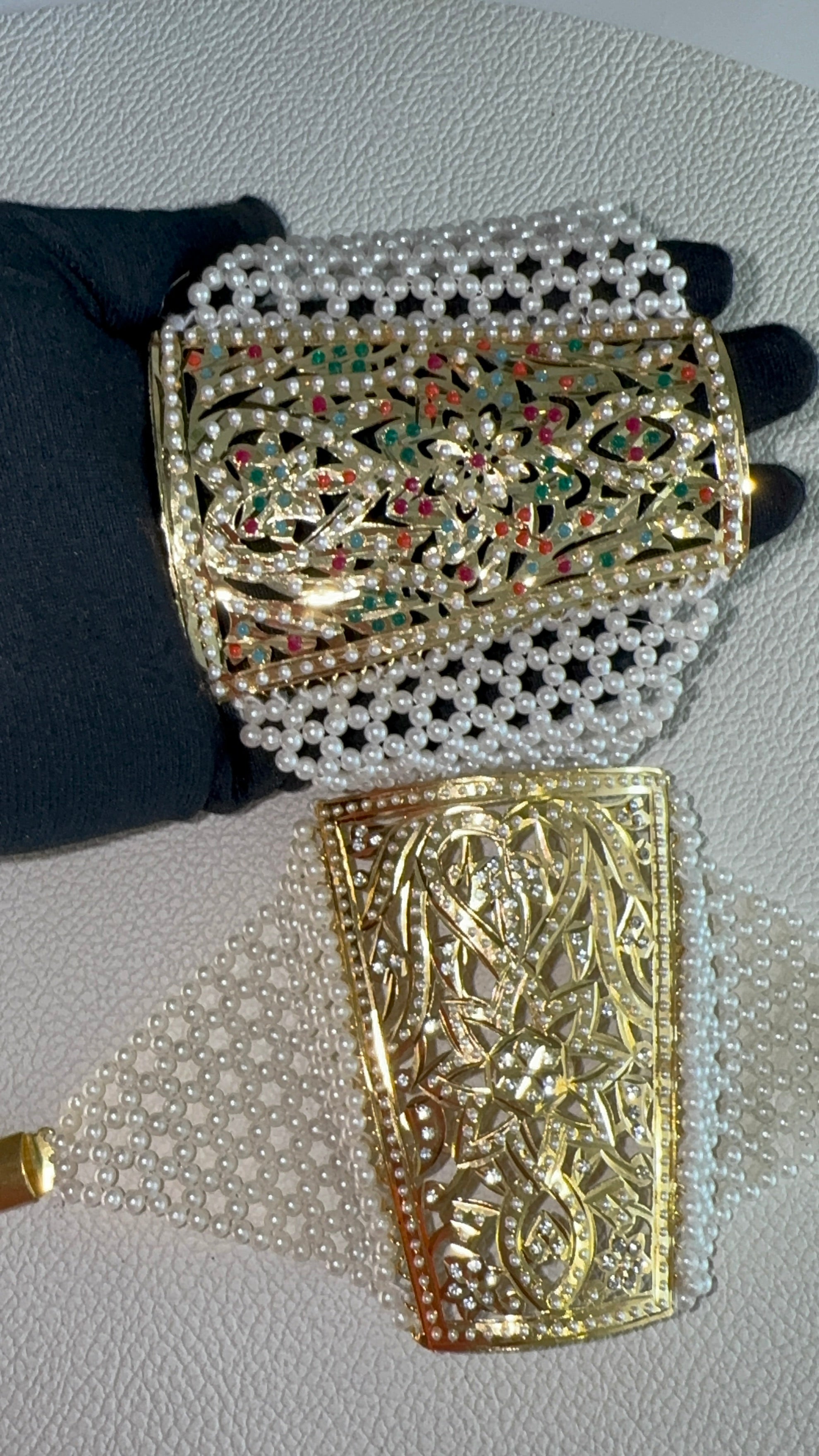 Jadau Bahi Baahi Bangle: